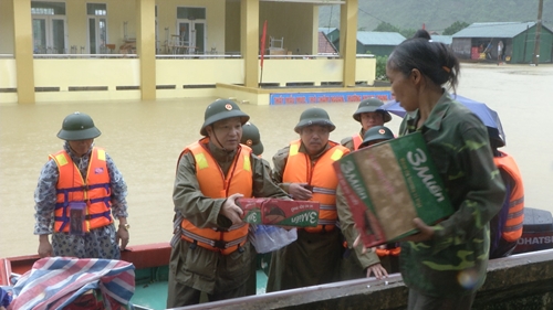 LLVT tỉnh Quảng Bình khẩn trương giúp đỡ nhân dân các vùng ngập lụt